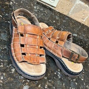 Vintage Dr. Martens Fisherman leather Sandals! Size 8
